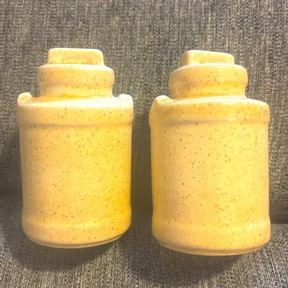 Mid-Century Yellow Leaf Salt & Pepper Shakers - Thanksgiving - Picture 3 of 5